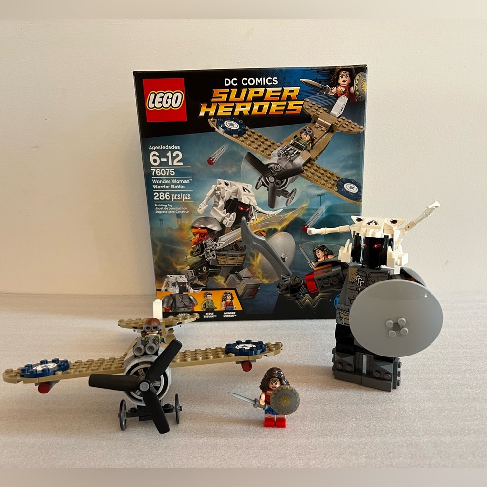Retired LEGO DC Comics Wonder Woman Warrior Battle Complete Set